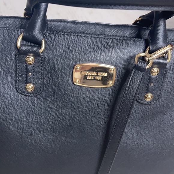 Michael Kors Handbag - Picture 3 of 8